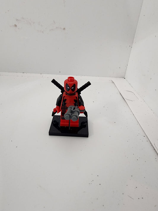 Dead pool mini fig