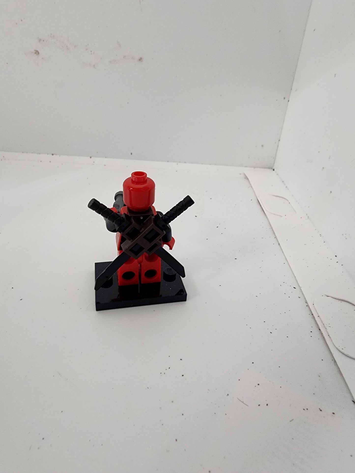 Dead pool mini fig