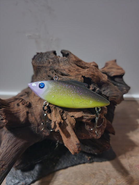 Lipless midnight rattler